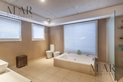 Casa En Venta Y Alquiler En Barrio El Golf, Nordelta. Salida A La Laguna