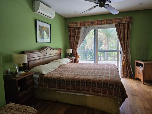 Venta St Thomas Norte 3 Plantas, Quincho, Piscina Climatizada, 390 Mts.
