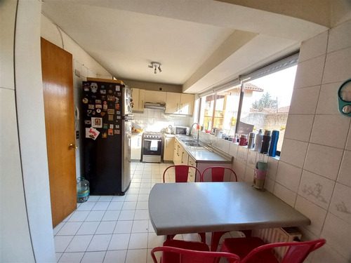 Condominio, Casa En Venta De 4 Dorm. En La Reina