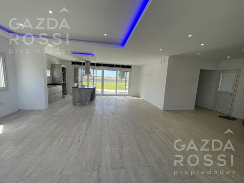 Imagen 6 de 15 de Moderna Y Amplia Casa Con Piscina A Estrenar En Cruz Del Sur, Canning!