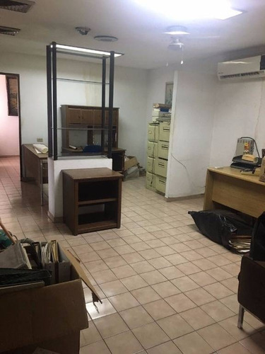 Imagen 5 de 12 de Se Renta Oficina En La Mejor Zona Comercial
