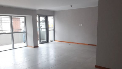 Imagen 5 de 18 de Oficina O Monoambiente Con Balcon Al Frente