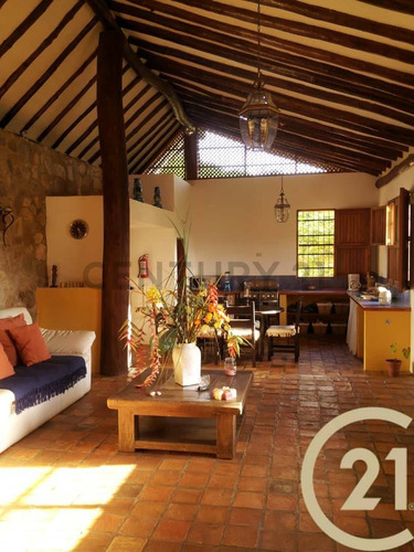 Amplia Casa De Campo En La Asunción