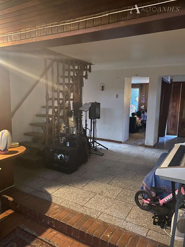 Casa En Venta De 5 Dorm. En Las Condes