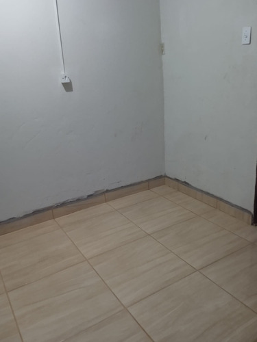 A Casa Tem 2 Quarto , 1 Banheiro