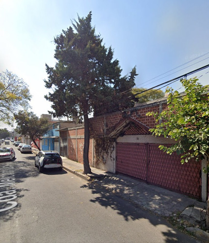 Casa En Remate Inmobiliario, En Zona Exclusiva, Col. Jacarandas, Iztapalapa, Cdmx.