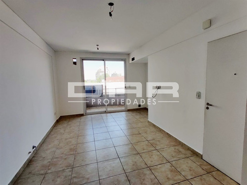 Alquiler Semipiso 2 Ambientes Impecable Con Balcón! - Donizetti 500