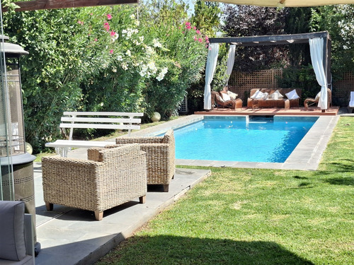 Casa En Arriendo De 4 Dorm. En Lo Barnechea