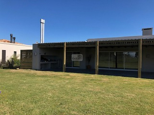 Imagen 3 de 14 de Casa En Venta De 3 Dormitorios Con Renta En Barrio Privado