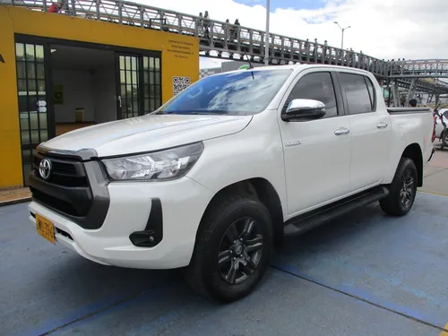 Toyota Hilux 4x4 2400cc At Aa