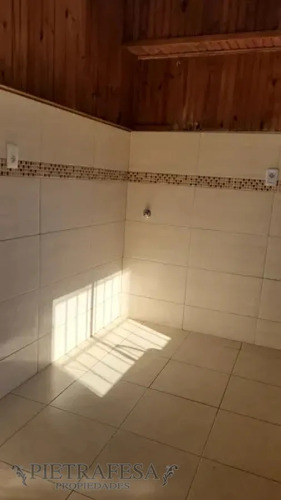 Casa En Alquiler, 3dormitorios, 2baños, Patio, Garaje. Cerro.