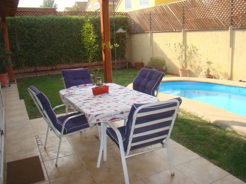 Linda Casa Excelente Estado De Mantencion Condominio 5d Y 3b