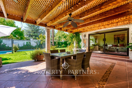 Excelente Casa Estilo Chileno, En Santuario Del V...