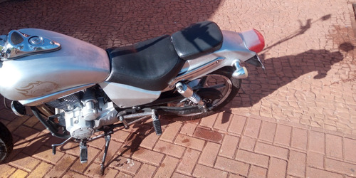 Dafra Kansas 150