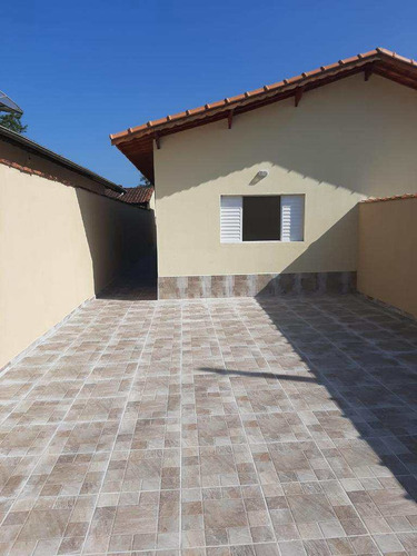 Casa Nova Em Mongaguá! Imóvel Com 3 Dormitórios!ref.: 8421 E