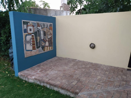 Casa En Venta - 3 Dormitorios 3 Baños - 600mts2 - Manuel B. Gonnet, La Plata