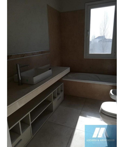 Departamento 4 Ambientes, Bs As Village