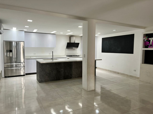 Imagen 2 de 9 de Bello Townhouse En San Diego Con Pozo