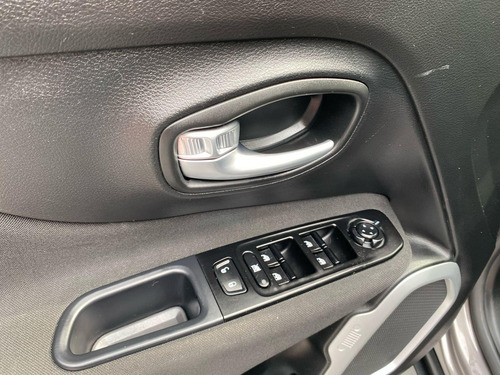 Jeep Renegade Sport 1.8 4x2 Flex 16V Aut.