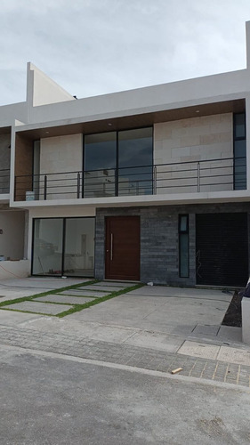 Se Vende Casa En Juriquilla San Isidro, Equipada, 3 Recamara