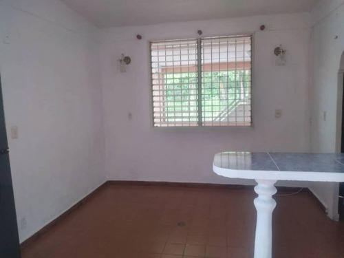 Imagen 5 de 10 de Se Vende Casa En Fundacion Valencia Flor Amarillo