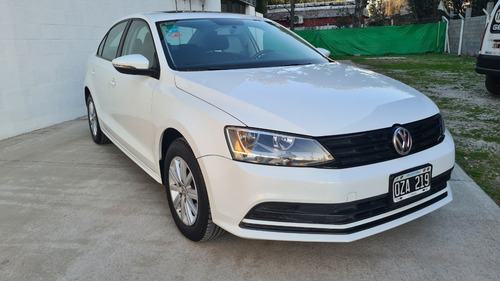 Imagen 3 de 18 de Volkswagen Vento 2.0 Advance Mt 2015