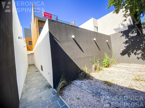 Casa En Venta De Cuatros Ambientes - Haedo Sur