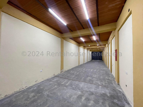 Galpón En Venta En La Avenida Constitución De Maracay Excelente Zona Comercial Listo Para Firmar Negociable Nela 24-23444