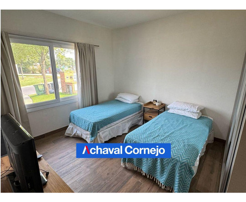 Casa De Una Planta Al Agua En Alquiler Amoblada En Ceibos, Puertos
