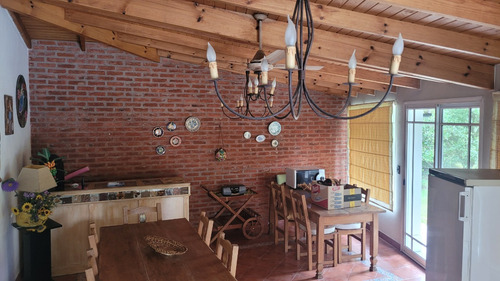 Saint Thomas Norte: Excelente Oportunidad Para Reacondicionar, Importante Casa De 691 M2, Sobre Dos Lotes, Total 2006 M2. Hoy Resulta Mucho Más Barato Comprar Y Adaptar Al Gusto Propio, Que Construir.
