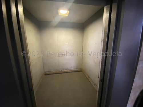 Edificio Industrial En Venta En Los Dos Caminos 24-6109