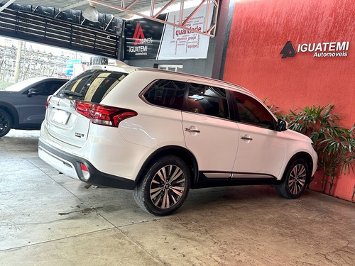 Mitsubishi Outlander 2.2 MIVEC DI-D DIESEL HPE-S AWD AUTOMÁTICO