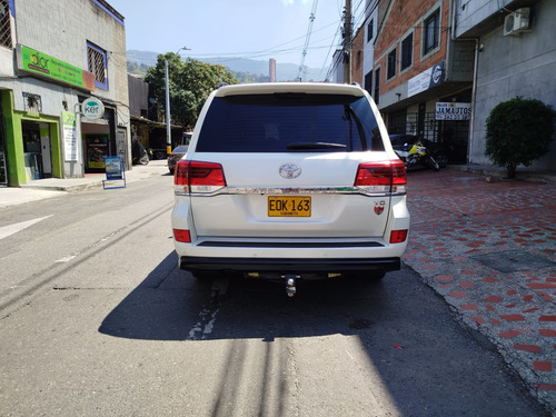 Toyota Land Cruiser 4.5 excalibur lc200 diesel