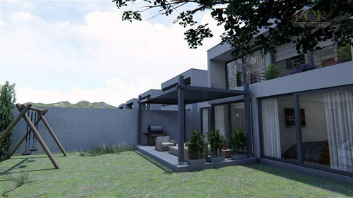 Casa En Venta De 3 Dormitorios En La Reina