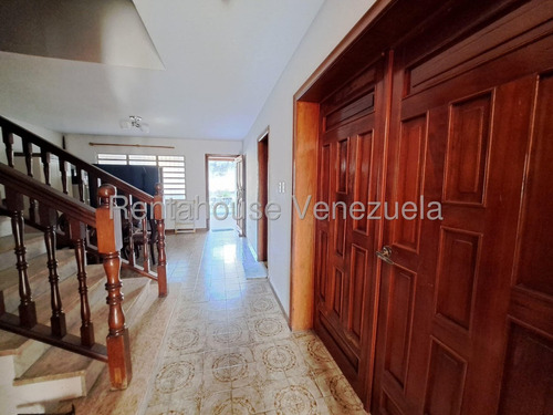 Luis Quiroz Vende Casa Con Amplio Metraje En El Trigal Norte Valencia, Ideal Para Ser Remodelada Lq 25-20597
