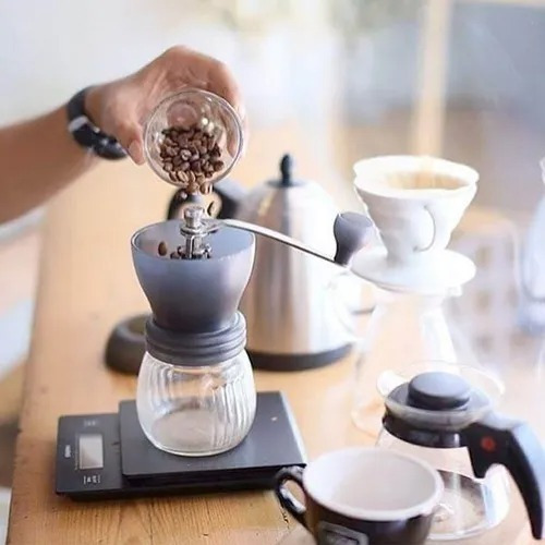 Imagem 5 de 7 de Moedor De Café Hario Ceramic Coffee Mill Skerton 100g