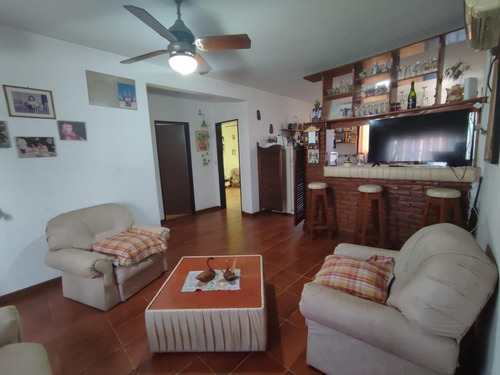 Imagen 15 de 23 de Casa De 3 Ambientes Con Cochera Y Local Excelente Ubicacion