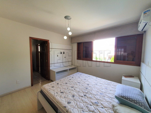 Imagem 11 de 15 de Casa 4 Dormitorios No Bairro Coqueiros - V-82892