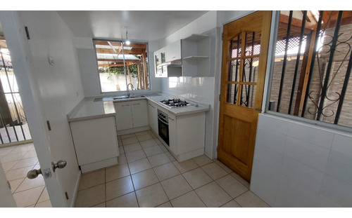 Casa Remodelada En Santo Tomás (4d-4b) - Quilicura
