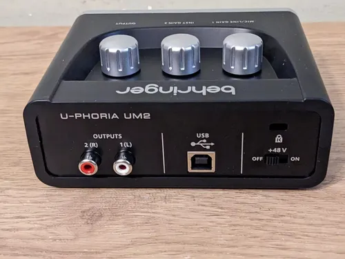 Interfaz De Audio Behringer U-phoria Um2 (Usado)