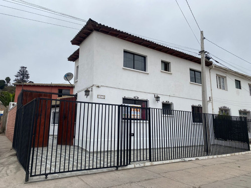 Casa Céntrica En Barrio Residencial 