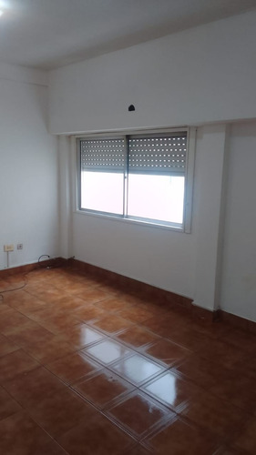 Coqueto, Luminoso Y Muy Comodo 2 Ambientes Interno En Lanus