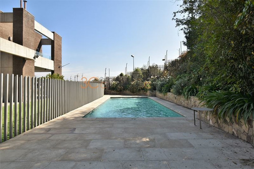 Casa En Venta De 4 Dorm. En Lo Barnechea
