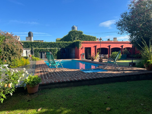 Amplia Vivienda Con Excelentes Comodidades Proxima Al Centro De La Ciudad