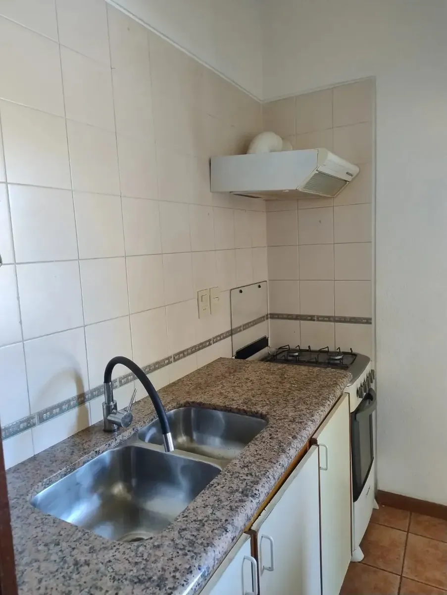 Alquiler En Atahualpa Mono Ambiente Con Entre Piso, Por Escalera, Frente, Salon De Uso Comun · Foto 4
