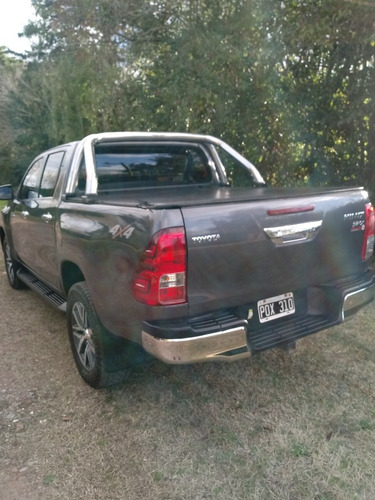 Imagen 4 de 8 de Toyota Hilux 2016 2.8 Cd Srx 177cv 4x4