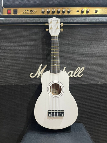 Ukelele Soprano Parquer Para Niños De Madera Color Blanco