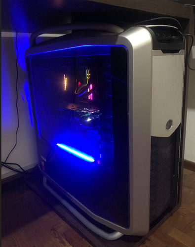Gabinete Coolermaster Cosmos Ii Ultra Tower Edición Limitada Plateado