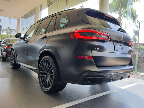 Imagen 4 de 11 de Bmw X5 M50i Edición Black Vermilion 2022