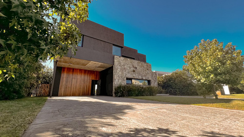 Casa En Venta En Arenas Del Sur, Mar Del Plata.